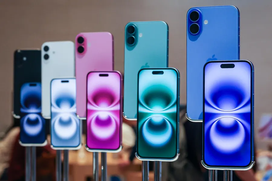 Rumored iPhone 17 lineup (including Air, Pro, Pro Max) may debut September 2025. Expect A19 chip, 120 Hz OLED, 24 MP selfie cam, Wi-Fi 7, and more. Learn what to expect.