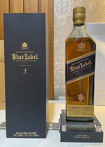 Johnnie Walker Blue Label Whisky (750ml)