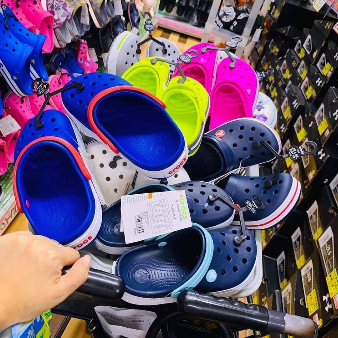 Order Crocs Sandals Pallet | Largo Pallets